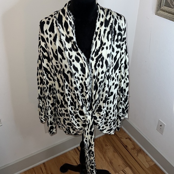 Umgee USA animal print kimono tunic front ties top blouse Sz M/L - Picture 2 of 10